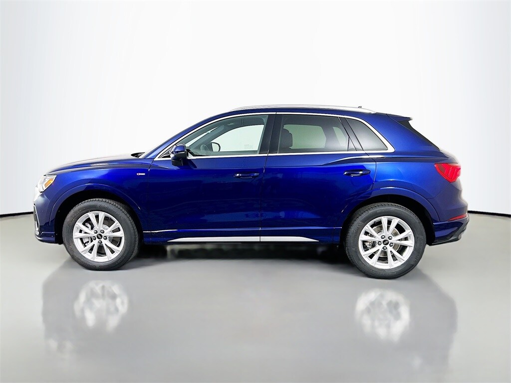 2025 Audi Q3 45 TFSI S line Premium photo 4