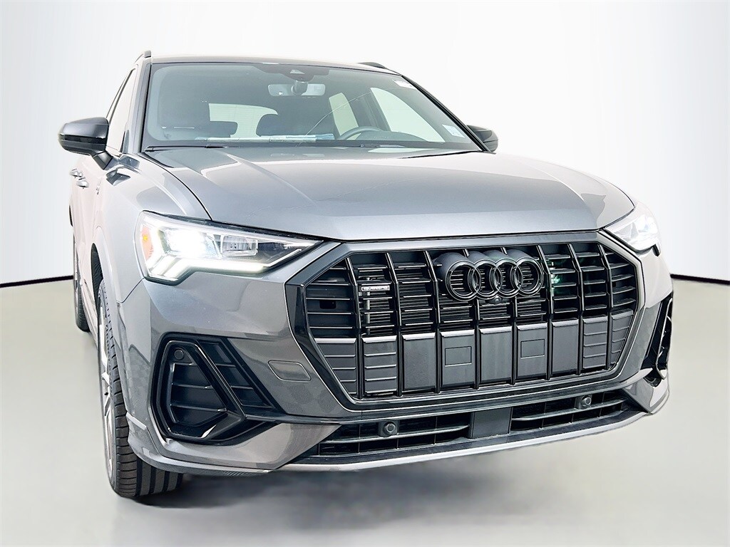2025 Audi Q3 45 TFSI S line Premium Plus photo 2