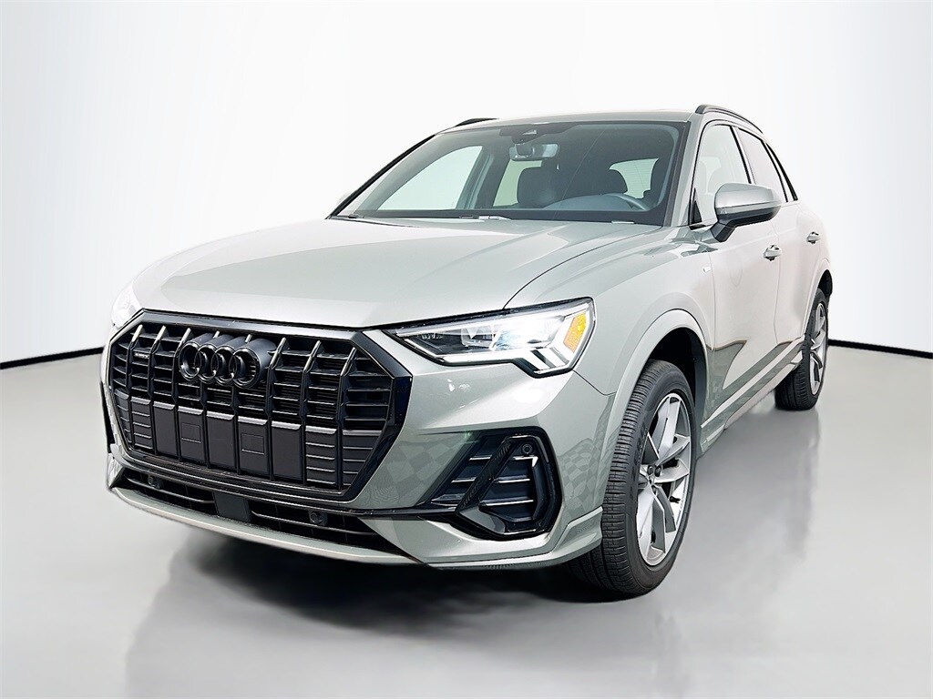 2025 Audi Q3 45 TFSI S line Premium photo 3
