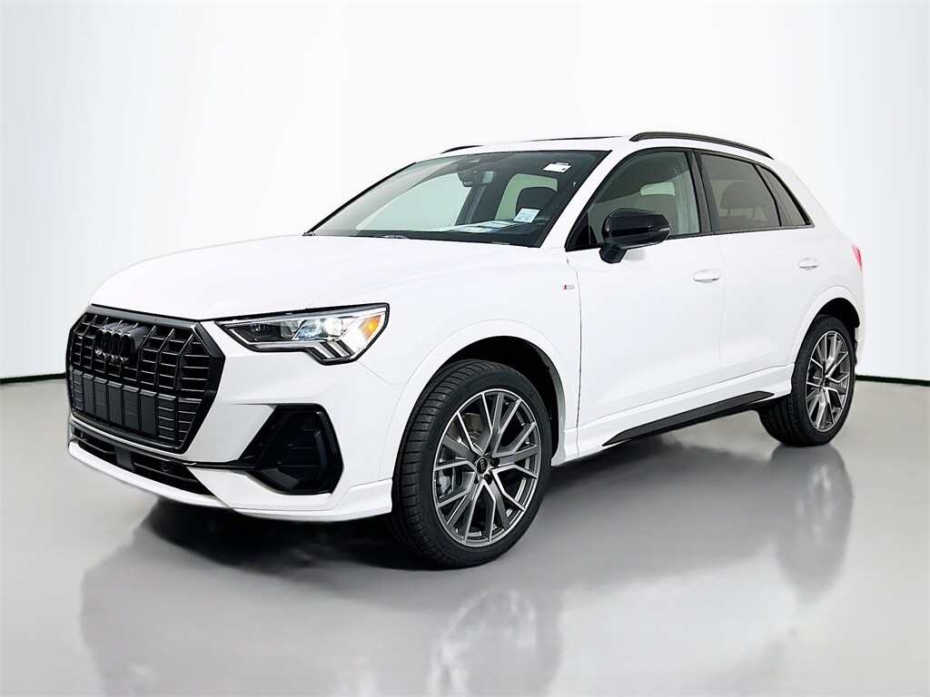 2025 Audi Q3 45 TFSI S line Premium Plus photo 3