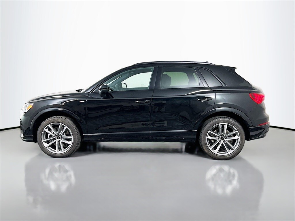 2025 Audi Q3 45 TFSI S line Premium photo 2