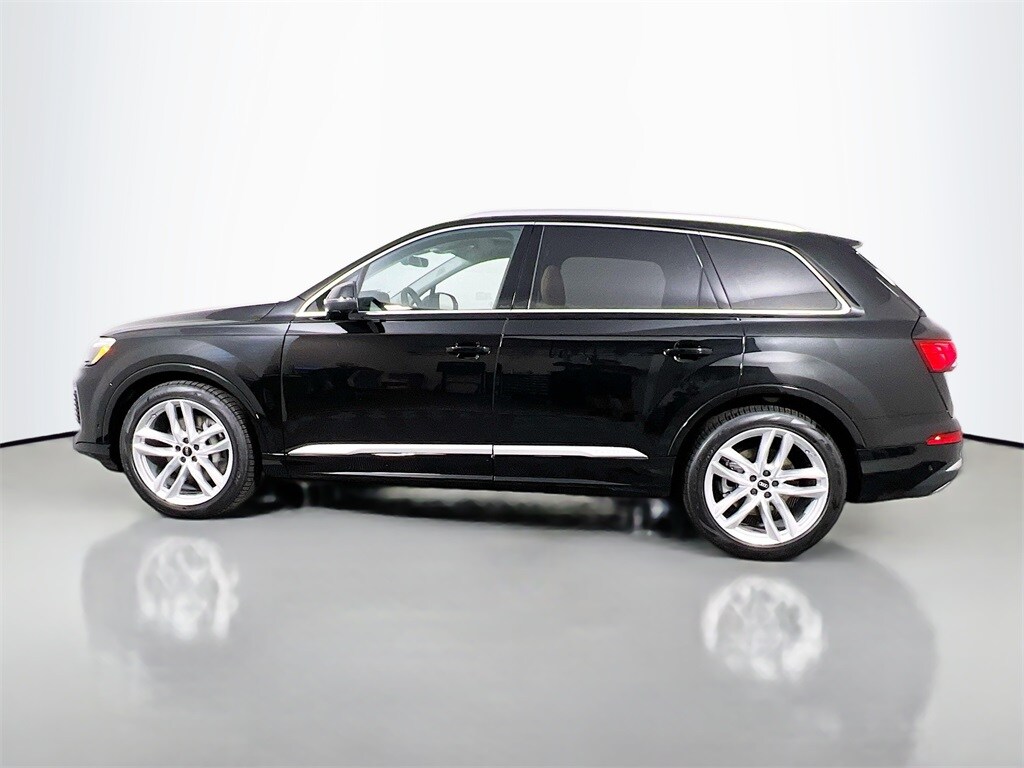 2025 Audi Q7 55 Premium Plus photo 3