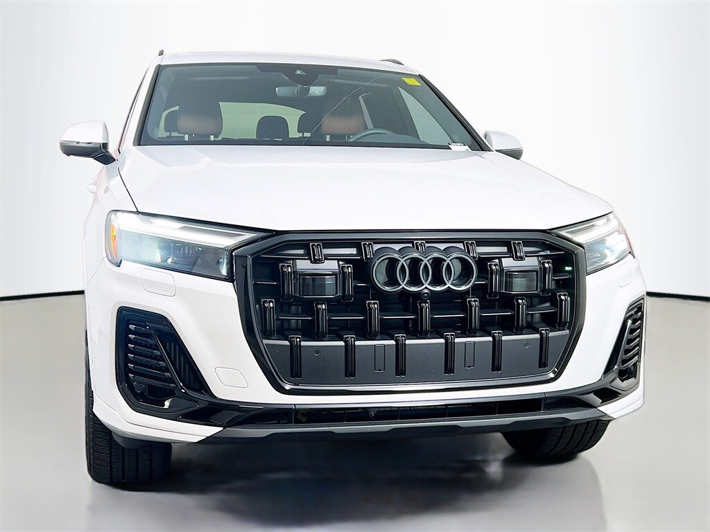 2025 Audi Q7 55 Premium Plus photo 2