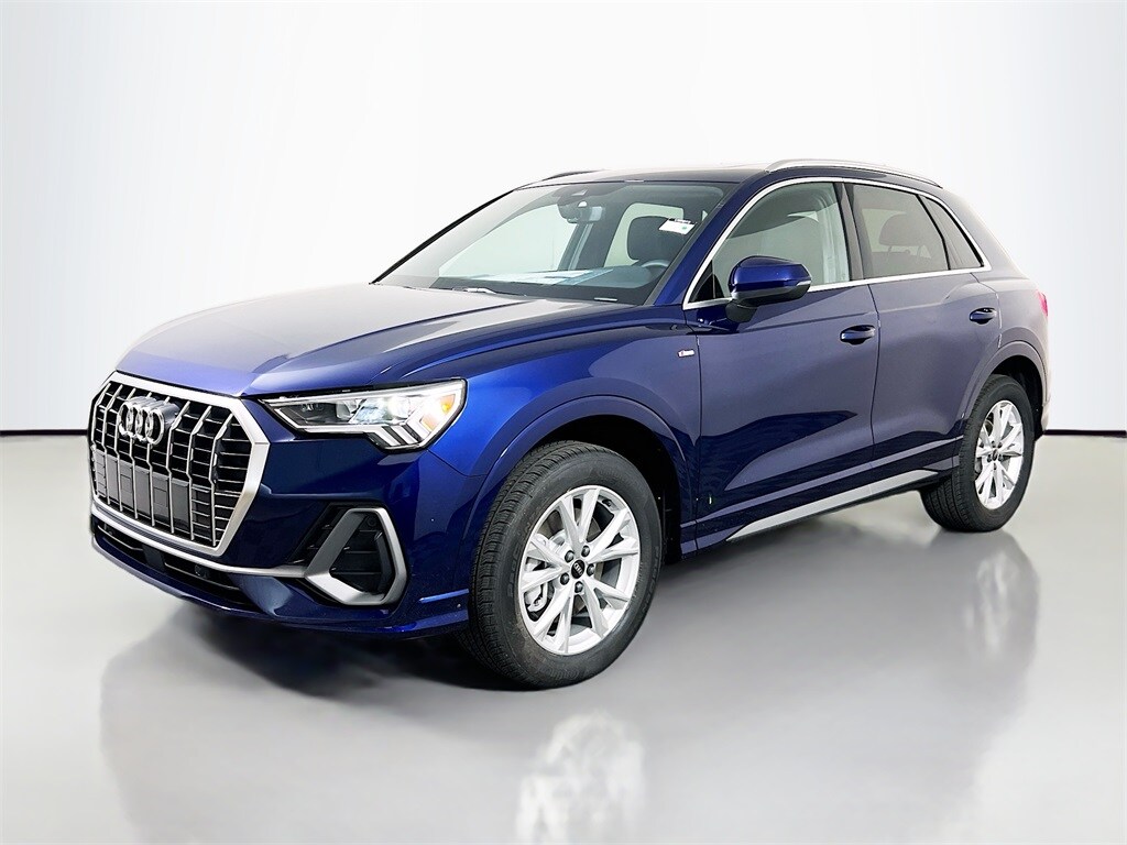 2025 Audi Q3 45 TFSI S line Premium photo 3