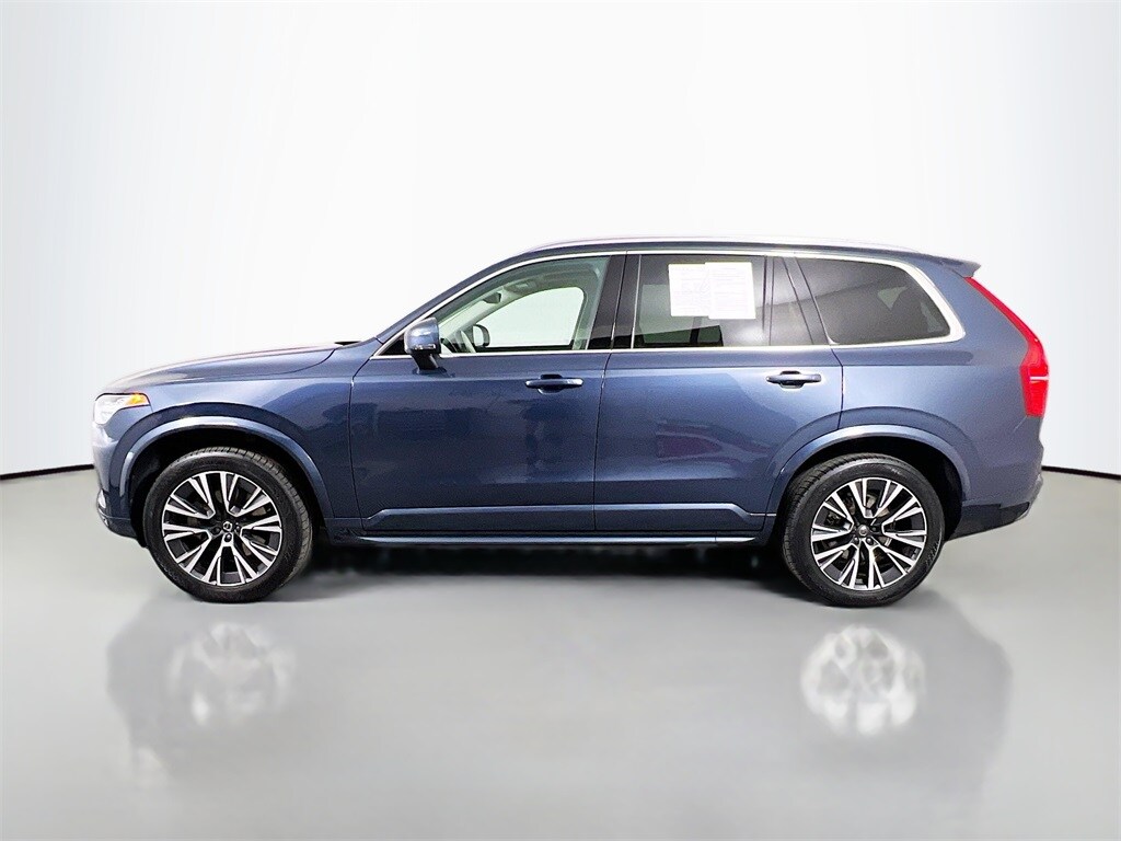 2022 Volvo XC90 T6 Momentum photo 4
