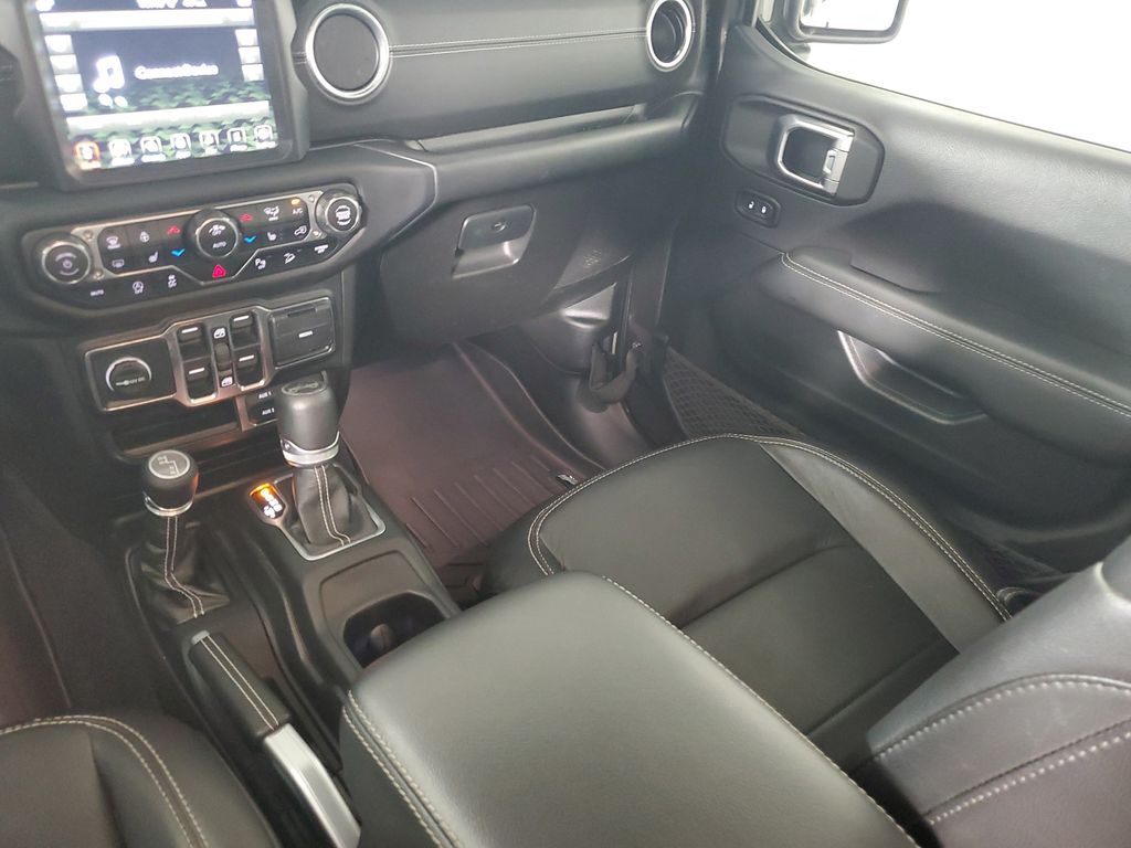2020 Jeep Wrangler Unlimited Sahara - Photo 14