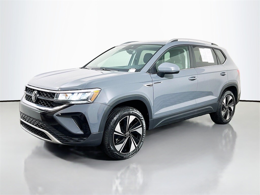 2024 Volkswagen Taos SE photo 3