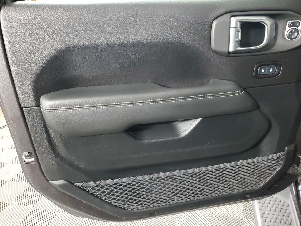 2020 Jeep Wrangler Unlimited Sahara - Photo 16