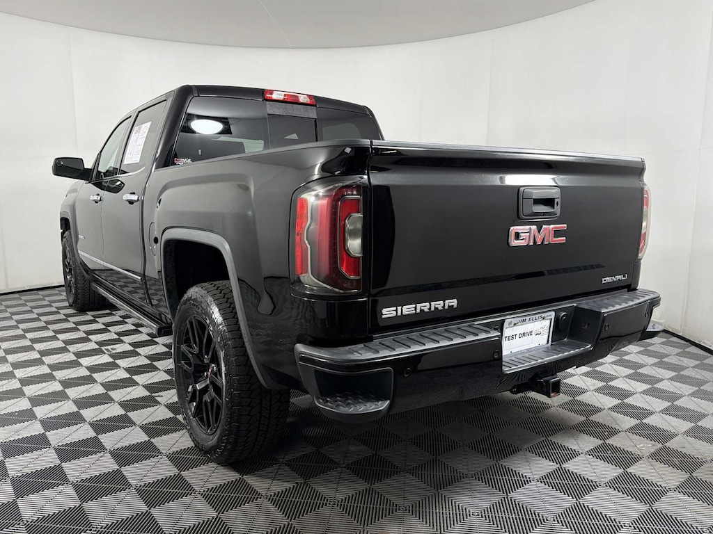 Used 2017 GMC Sierra 1500 Denali 4WD Crew Cab 143.5 4WD Crew Cab 143.5