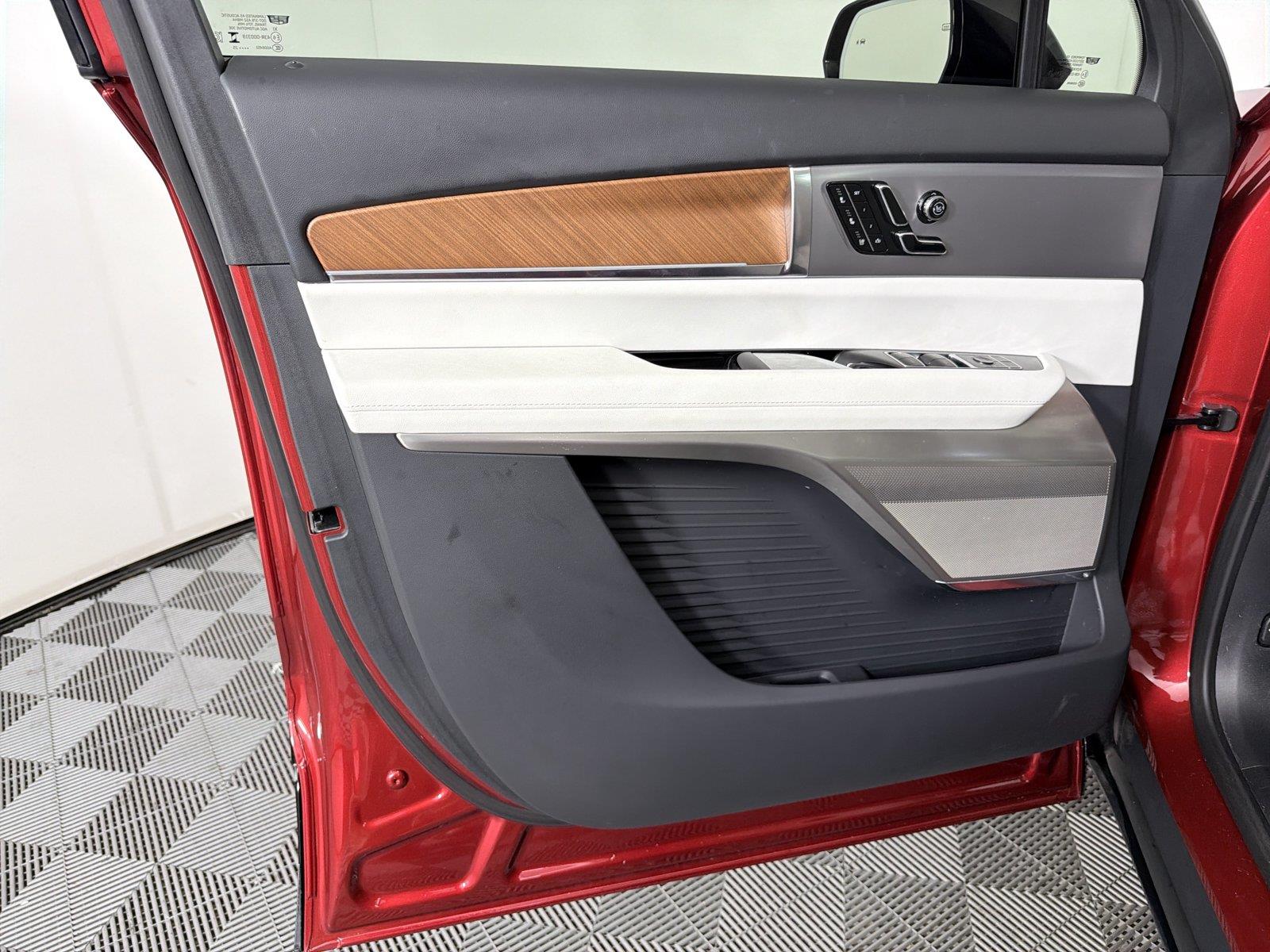 2026 Cadillac VISTIQ Sport - Photo 8