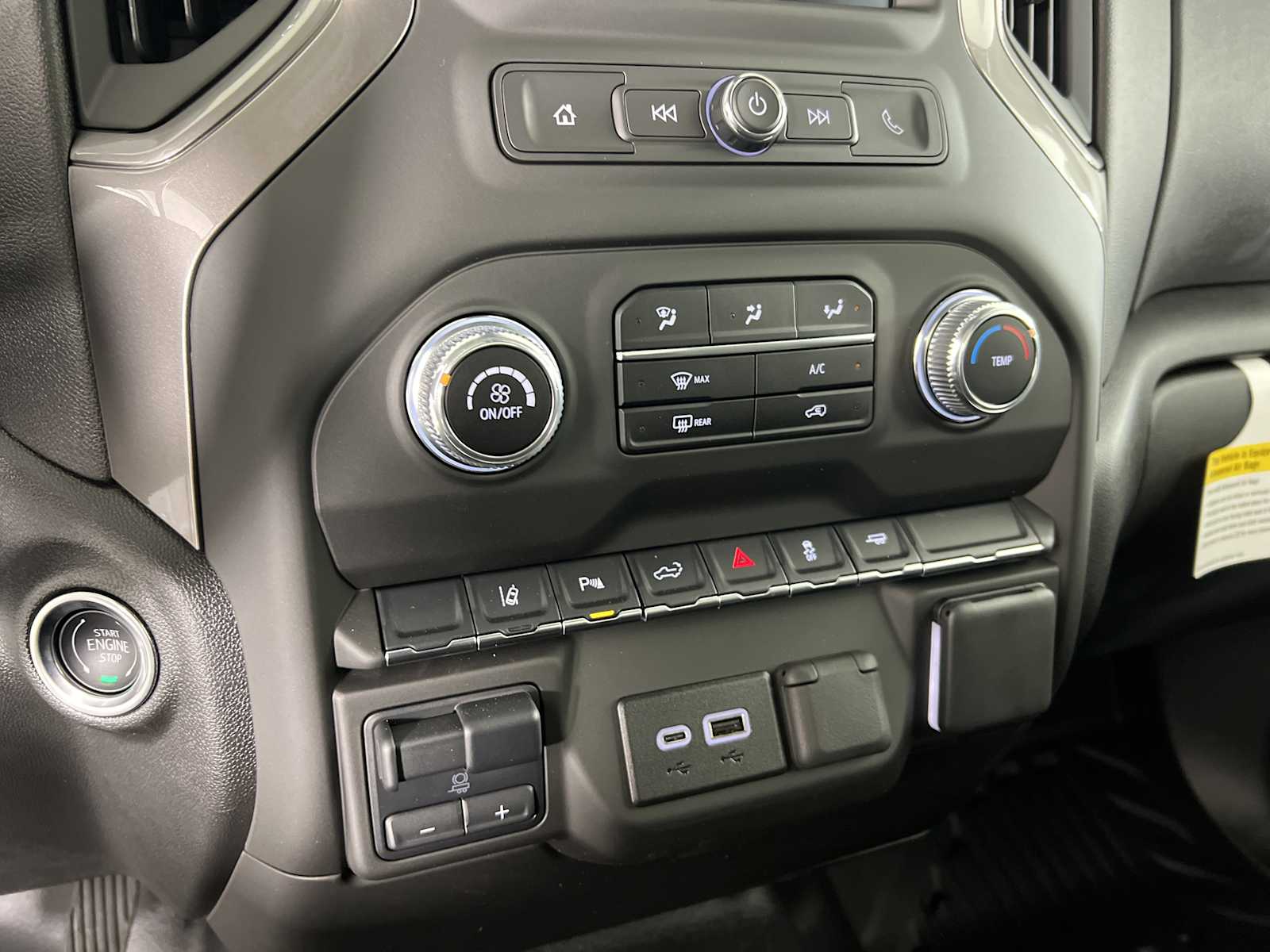 2025 GMC Sierra 2500HD Pro - Photo 18