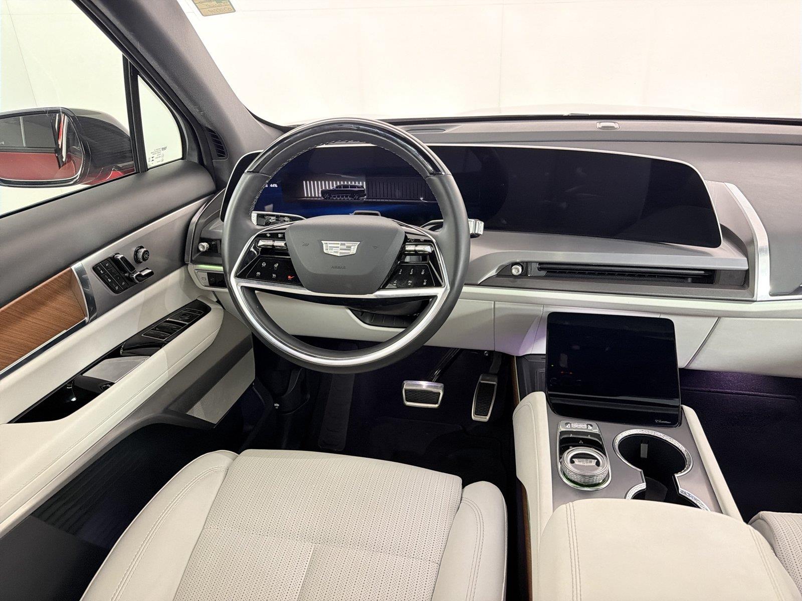 2026 Cadillac VISTIQ Sport - Photo 23