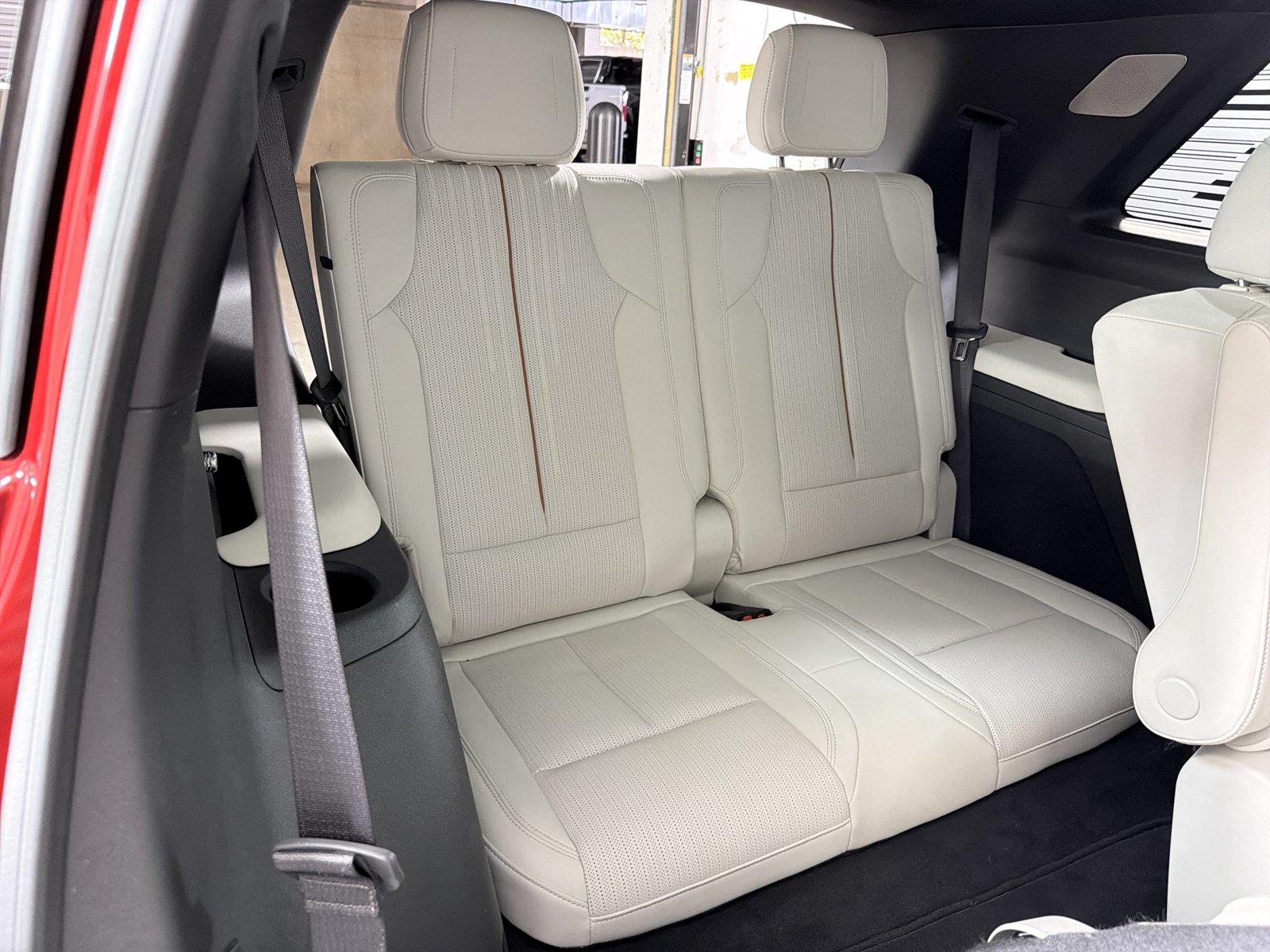 2026 Cadillac VISTIQ Sport - Photo 13