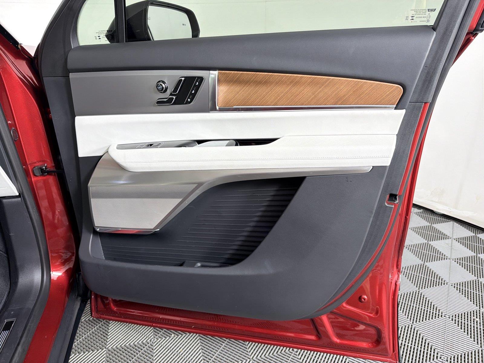 2026 Cadillac VISTIQ Sport - Photo 12