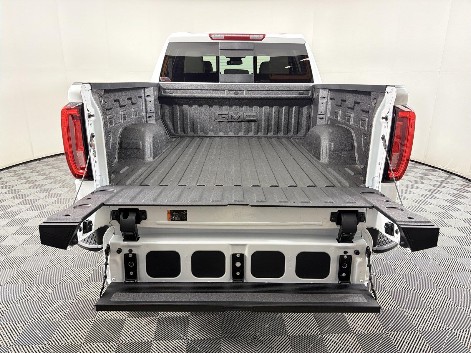 2026 GMC Sierra 1500 SLT - Photo 15
