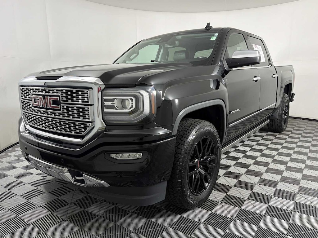 Used 2017 GMC Sierra 1500 Denali 4WD Crew Cab 143.5 4WD Crew Cab 143.5