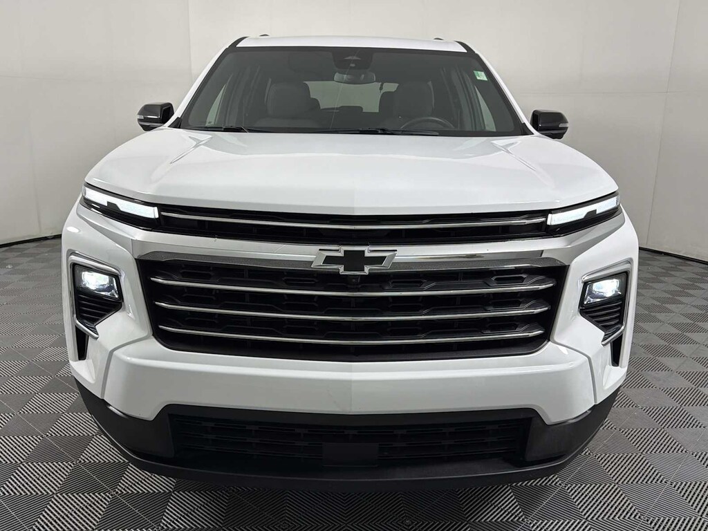 Used 2024 Chevrolet Traverse FWD LT