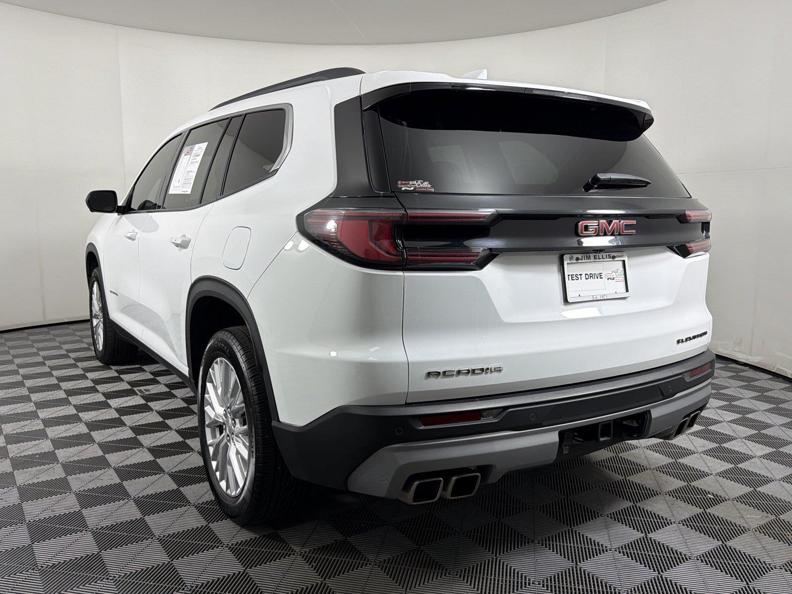 Certified 2025 GMC Acadia FWD Elevation