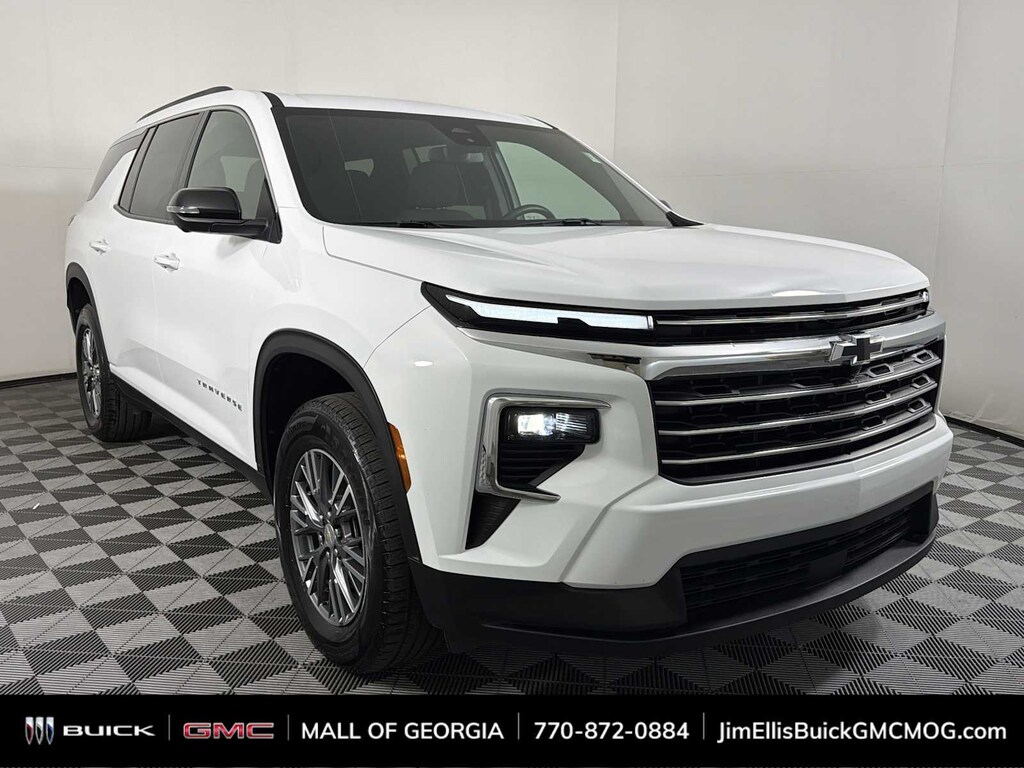 Used 2024 Chevrolet Traverse FWD LT