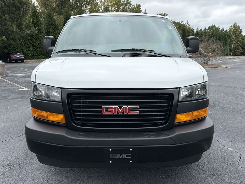 2024 Gmc Savana Passenger 3500 LS photo 2