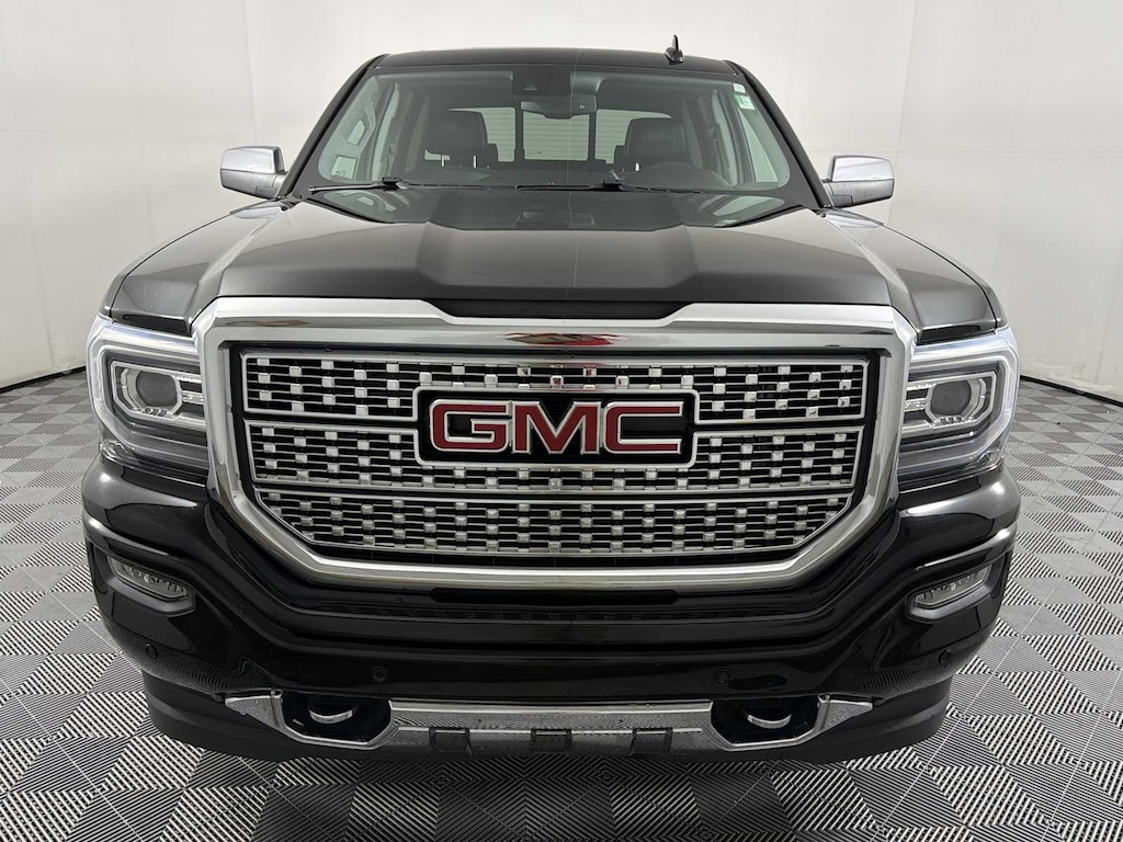 Used 2017 GMC Sierra 1500 Denali 4WD Crew Cab 143.5 4WD Crew Cab 143.5