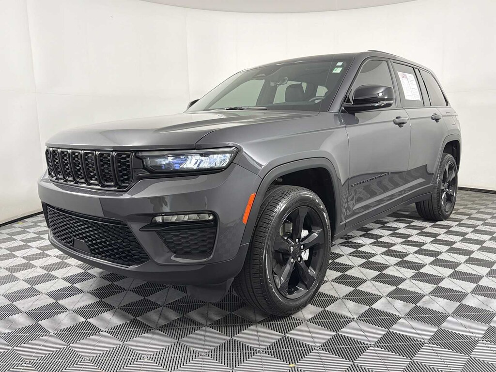 Used 2025 Jeep Grand Cherokee Limited 4x4