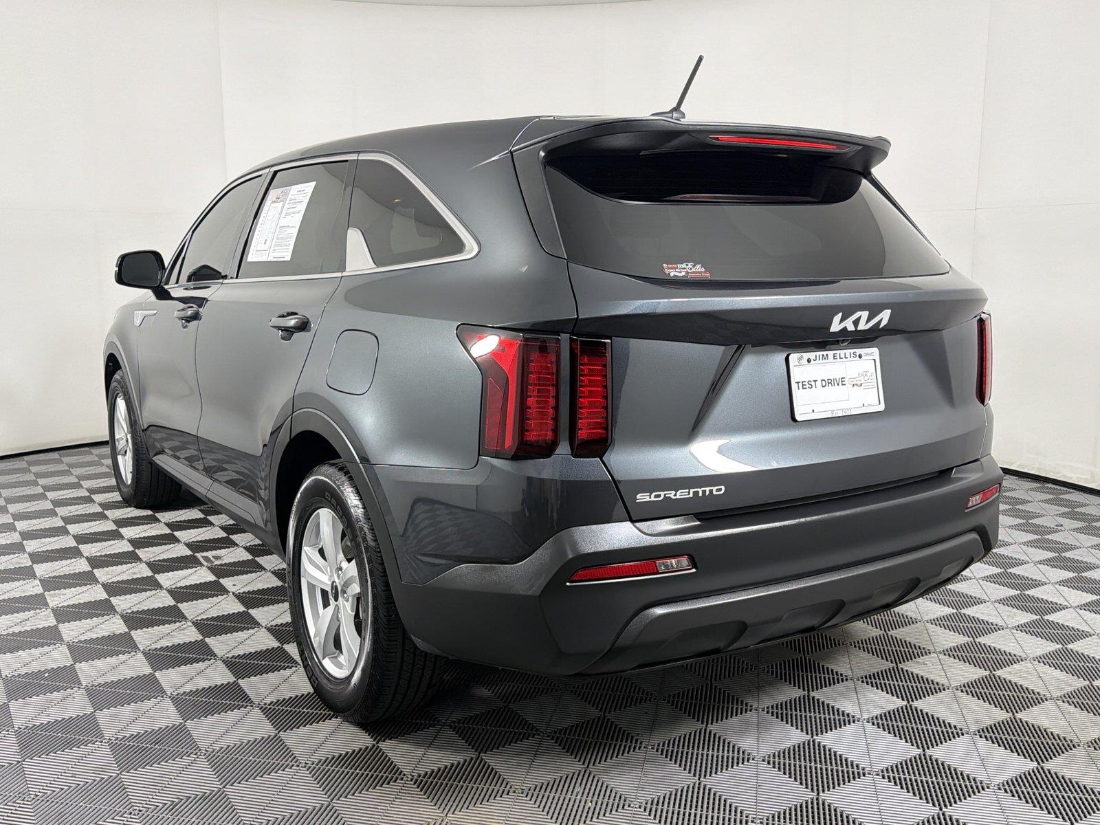 Used 2023 Kia Sorento LX SUV