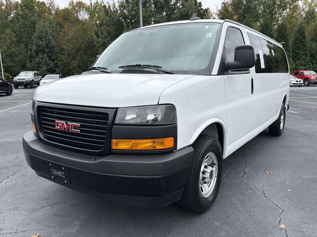 2024 Gmc Savana Passenger 3500 LS photo 3