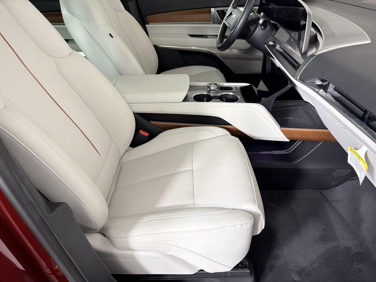 2026 Cadillac VISTIQ Sport - Photo 11