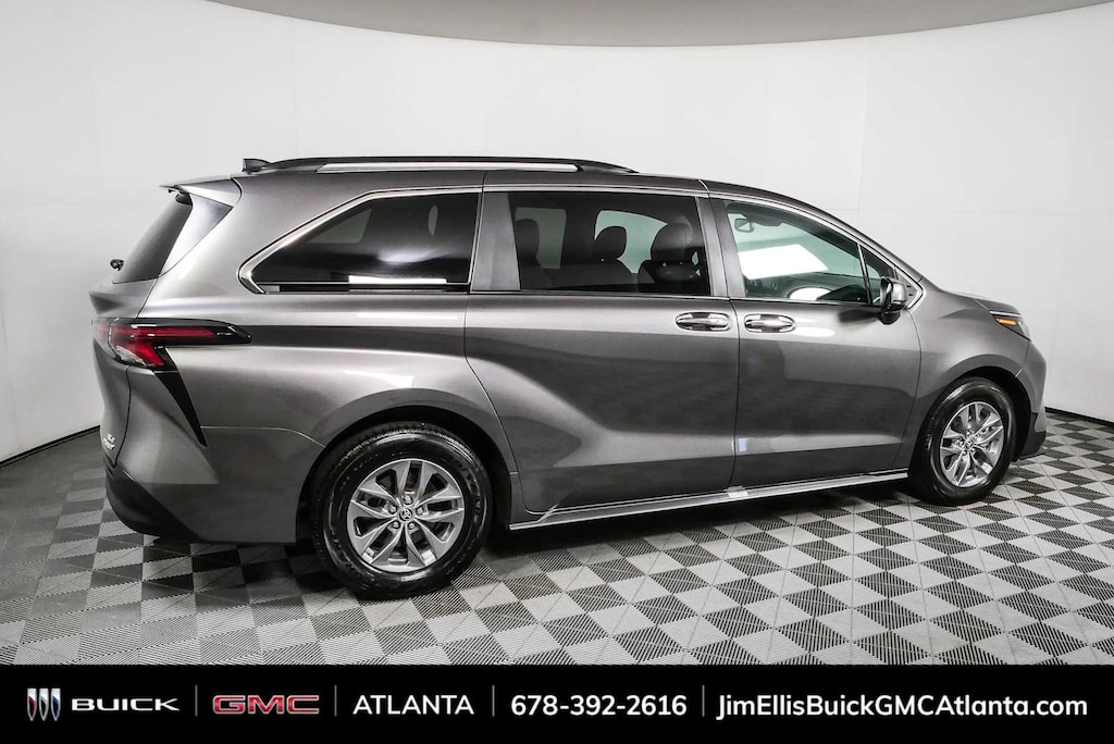 Used 2024 Toyota Sienna XLE FWD 8-Passenger (Natl)