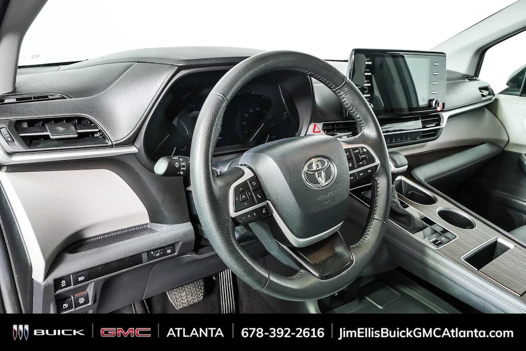 Used 2024 Toyota Sienna XLE FWD 8-Passenger (Natl)