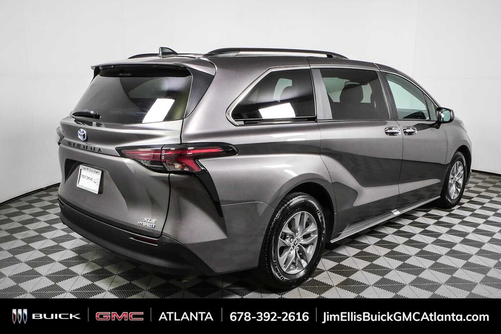 Used 2024 Toyota Sienna XLE FWD 8-Passenger (Natl)