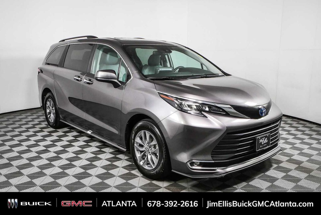 Used 2024 Toyota Sienna XLE FWD 8-Passenger (Natl)