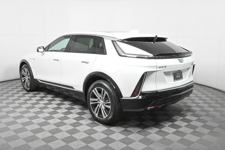 2025 Cadillac Lyriq Luxury photo 3