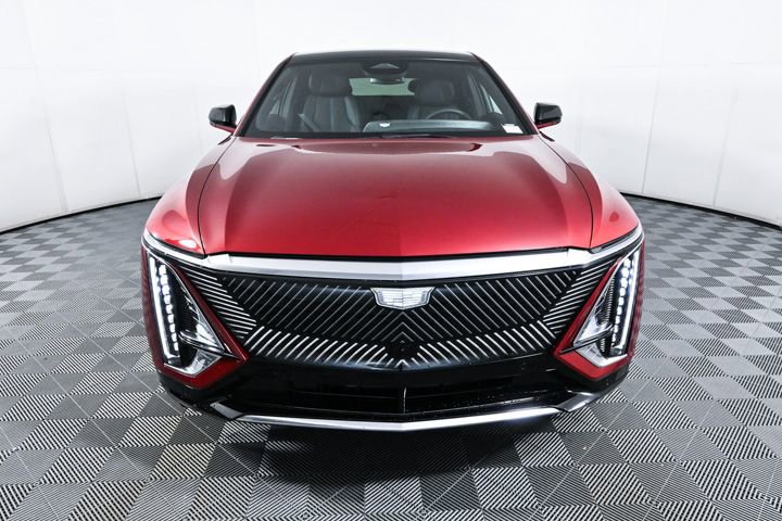 2025 Cadillac Lyriq Luxury photo 2