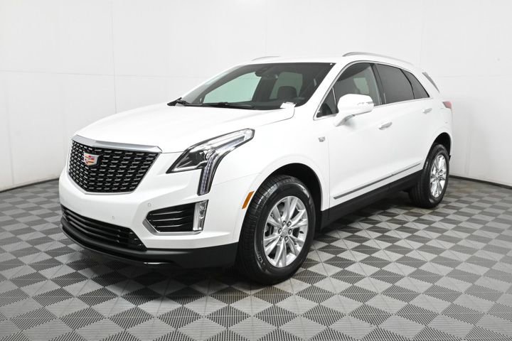 2025 Cadillac XT4 Luxury photo 3