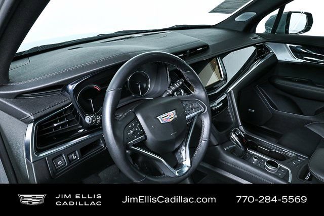 2025 Cadillac XT4 Premium Luxury photo 4