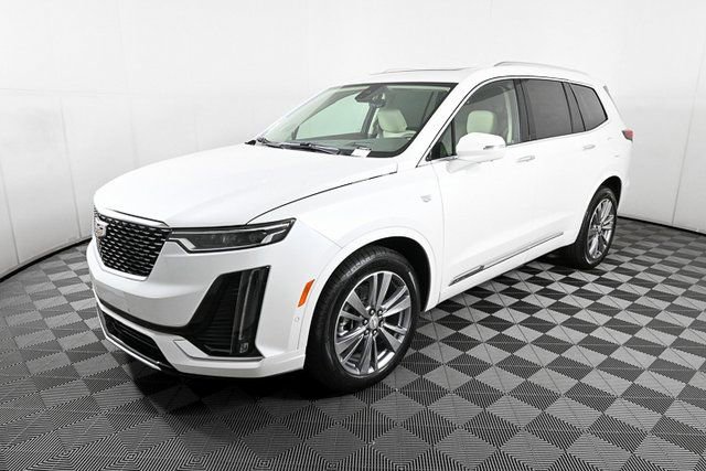 2025 Cadillac XT6 Premium Luxury photo 3