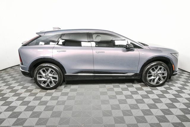 2025 Cadillac Optiq Luxury photo 2