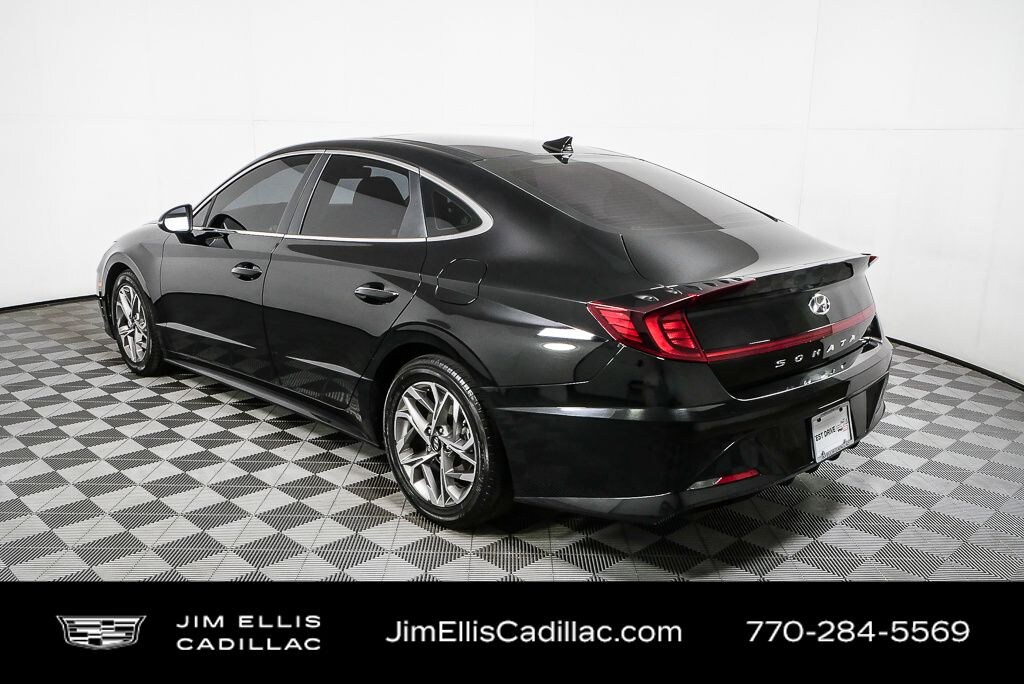 Used 2021 Hyundai Sonata SEL Sedan .