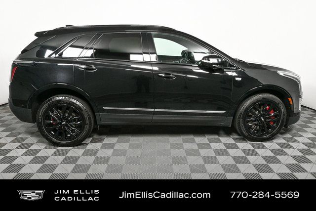2022 Cadillac XT5 Sport photo 2
