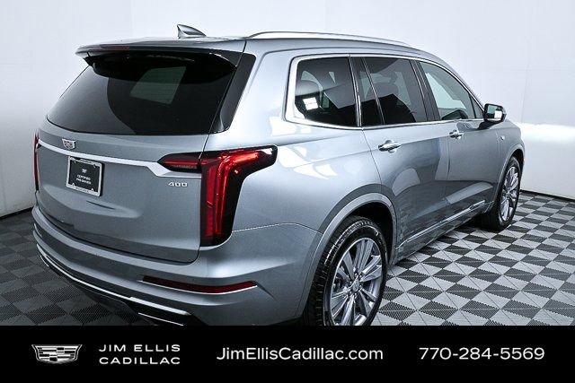2025 Cadillac XT4 Premium Luxury photo 3