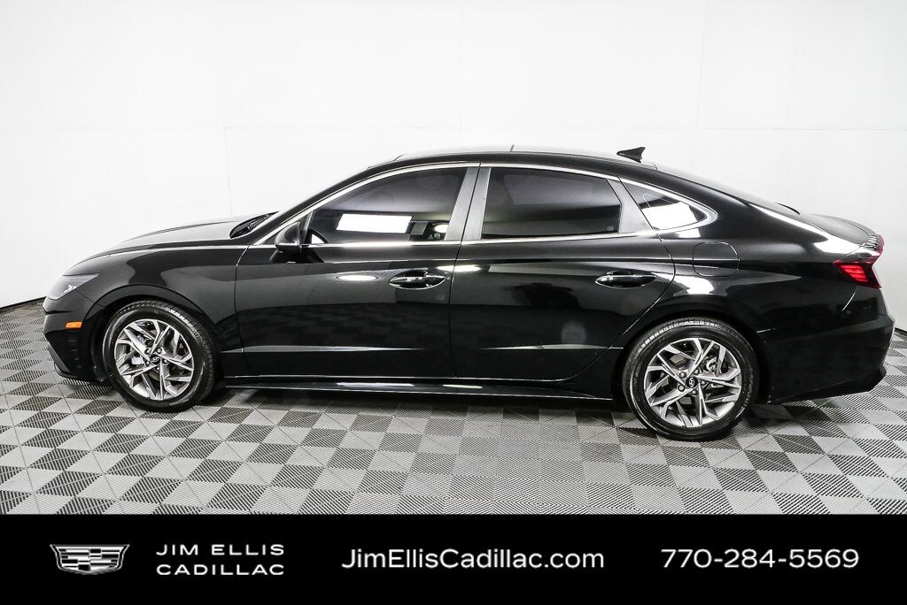 Used 2021 Hyundai Sonata SEL Sedan .