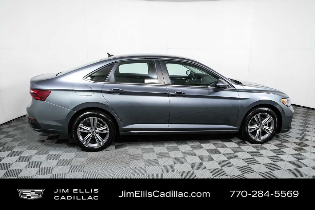 Used 2024 Volkswagen Jetta SE Auto
