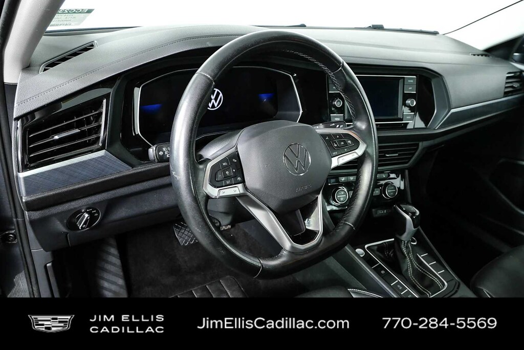 Used 2024 Volkswagen Jetta SE Auto