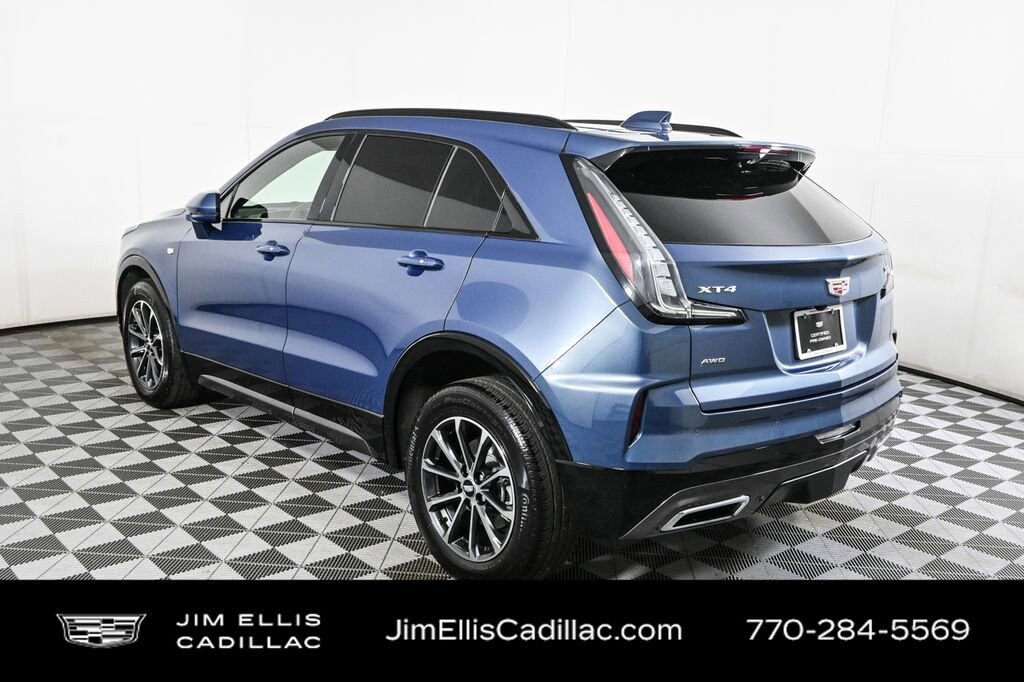 2024 Cadillac XT4 Sport photo 3
