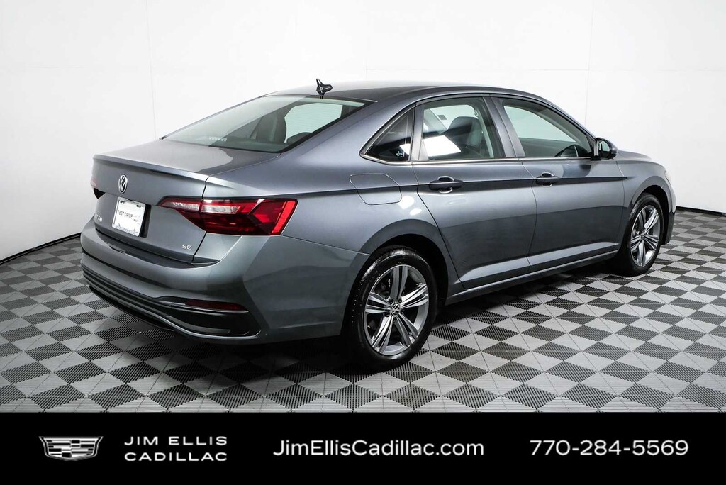 Used 2024 Volkswagen Jetta SE Auto