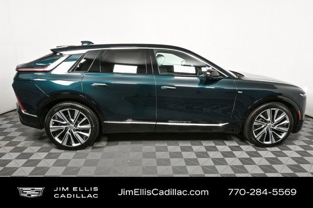 2024 Cadillac Lyriq Luxury photo 2