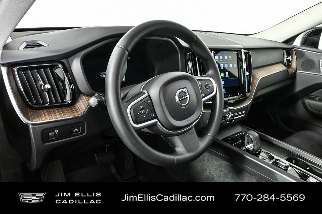 Used 2022 Volvo XC60 Momentum Utility