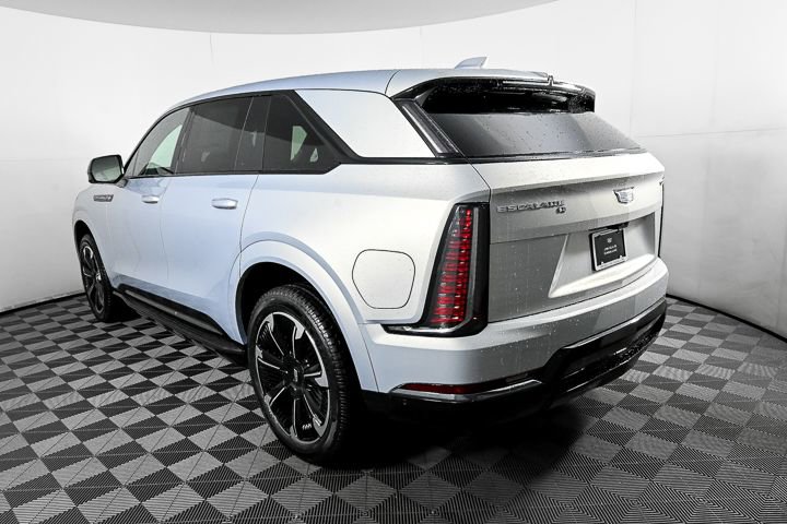 2025 Cadillac Escalade IQ Sport photo 3